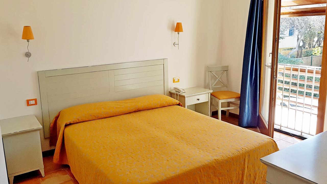 Hotel Villa Tramonto Direttamente Sul Mare San Vincenzo Exterior foto