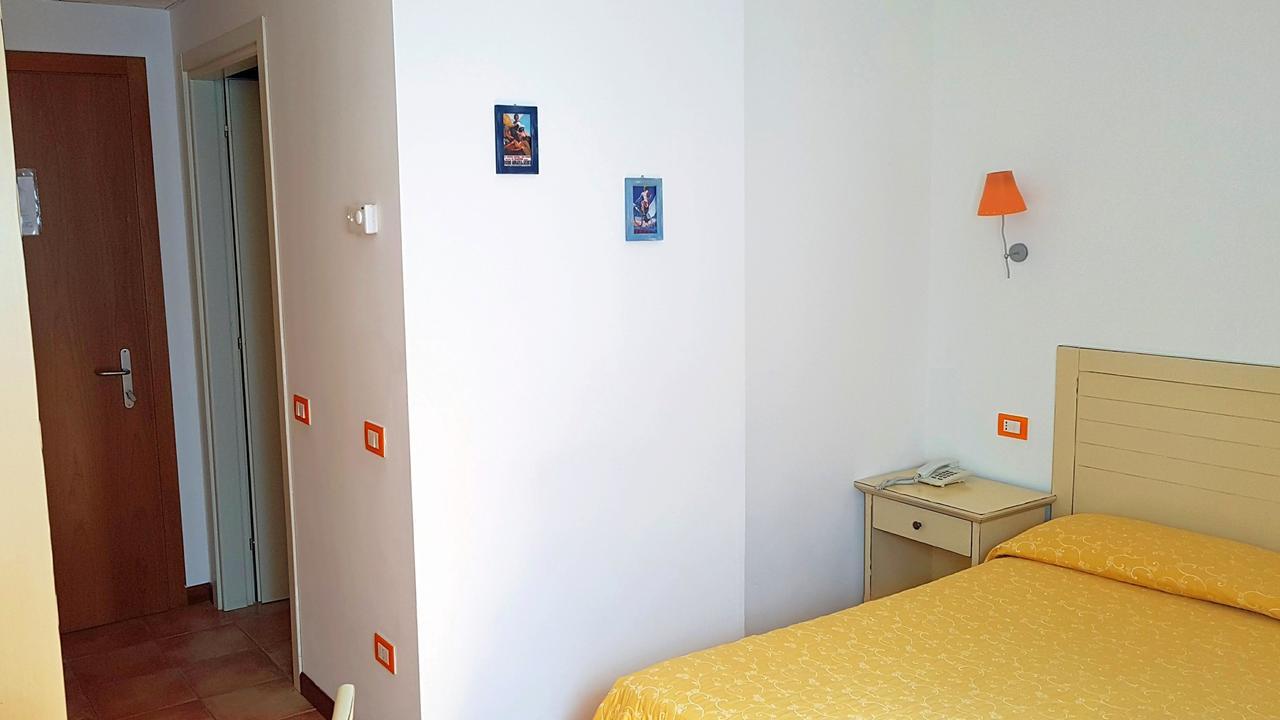 Hotel Villa Tramonto Direttamente Sul Mare San Vincenzo Exterior foto